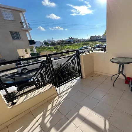 דירה 1 Bedroom In Chloraka With A Garden *