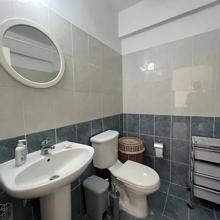 1 Bedroom In Chloraka With A Garden Apartman