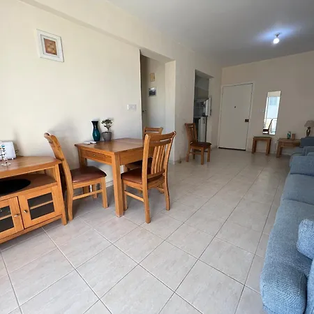 1 Bedroom In Chloraka With A Garden *