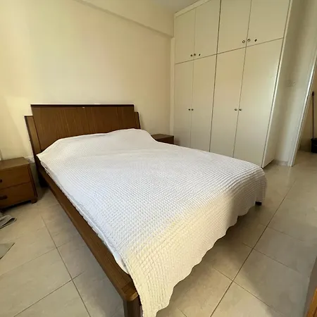 1 Bedroom In Chloraka With A Garden *
