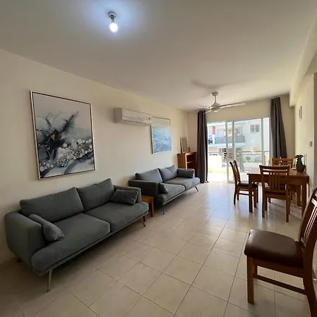 1 Bedroom In Chloraka With A Garden Apartment *